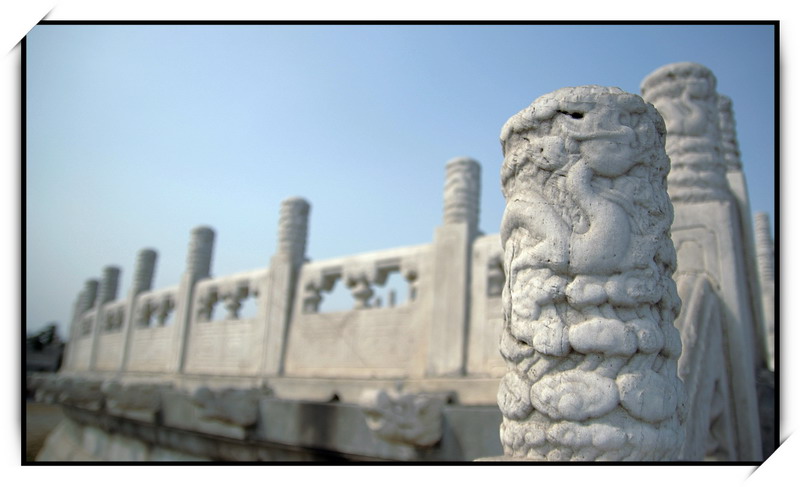 在大学修影视的时候，说镜头从左摇向右是展望，从右摇向左是追忆，那权当我是一个在皇城的追忆者吧