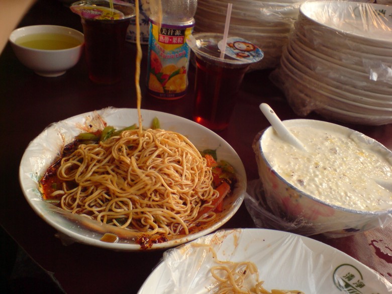 素凉面，牛奶鸡蛋醪糟，杏皮水